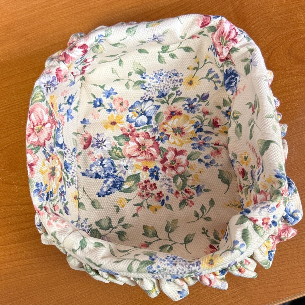 Longaberger Medium Berry basket liner. Spring floral fabric